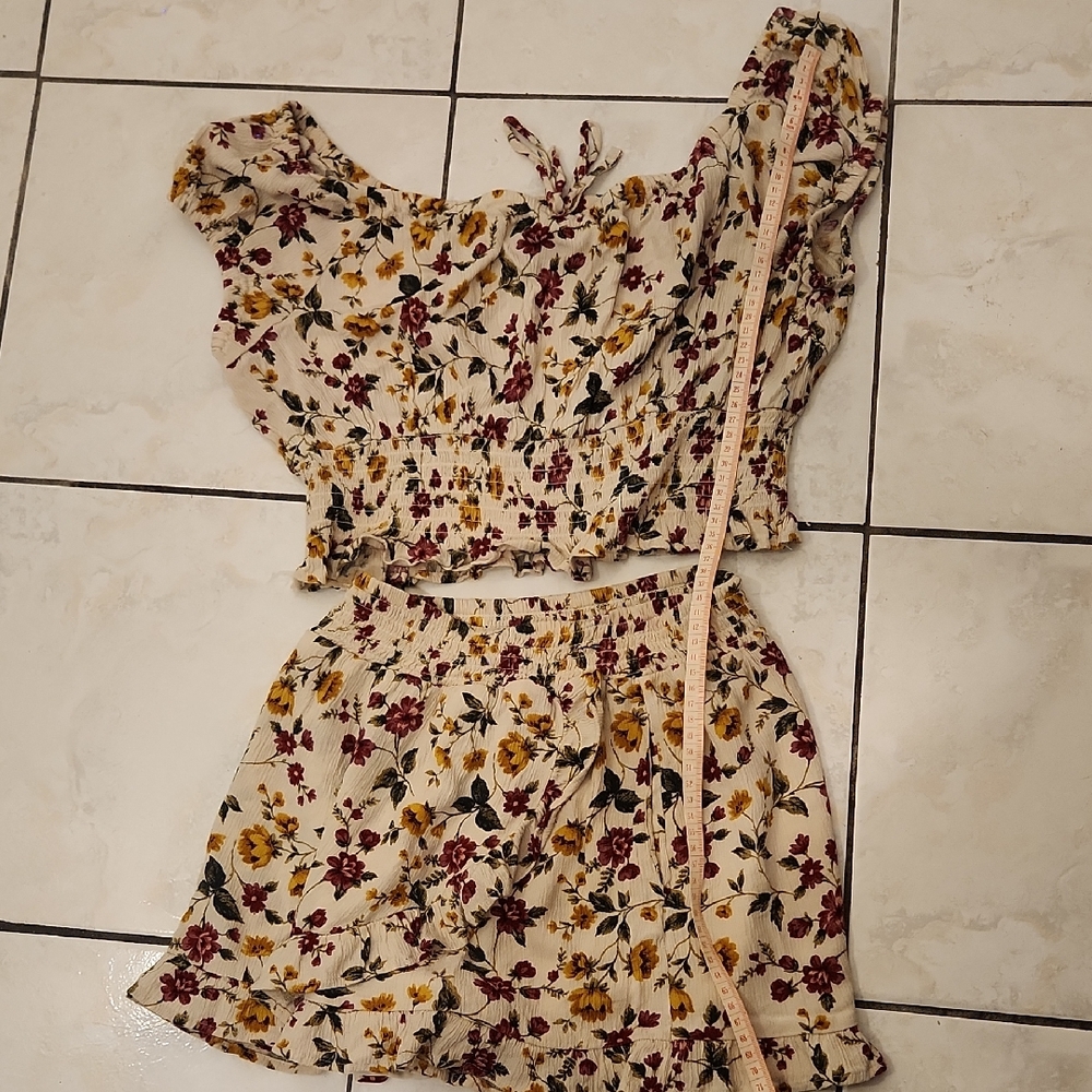 American Eagle Floral Crop Top and Shorts Set